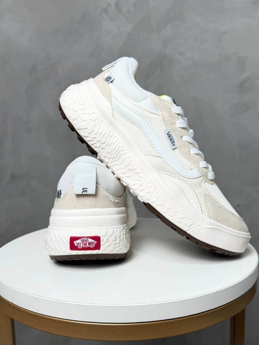 Tênis Ultrarange Neo Branco e Off