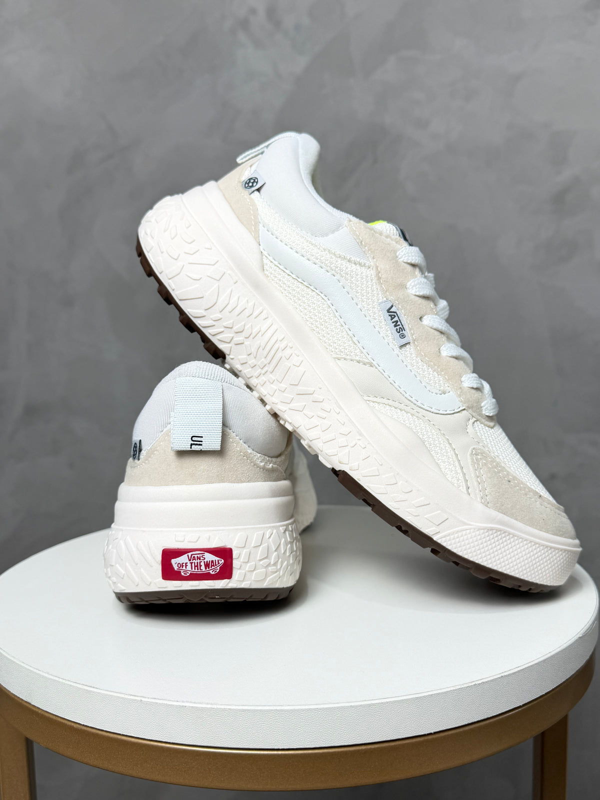 Tênis Ultrarange Neo Branco e Off