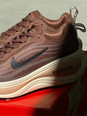 Tênis Nk Zoom x - Marrom