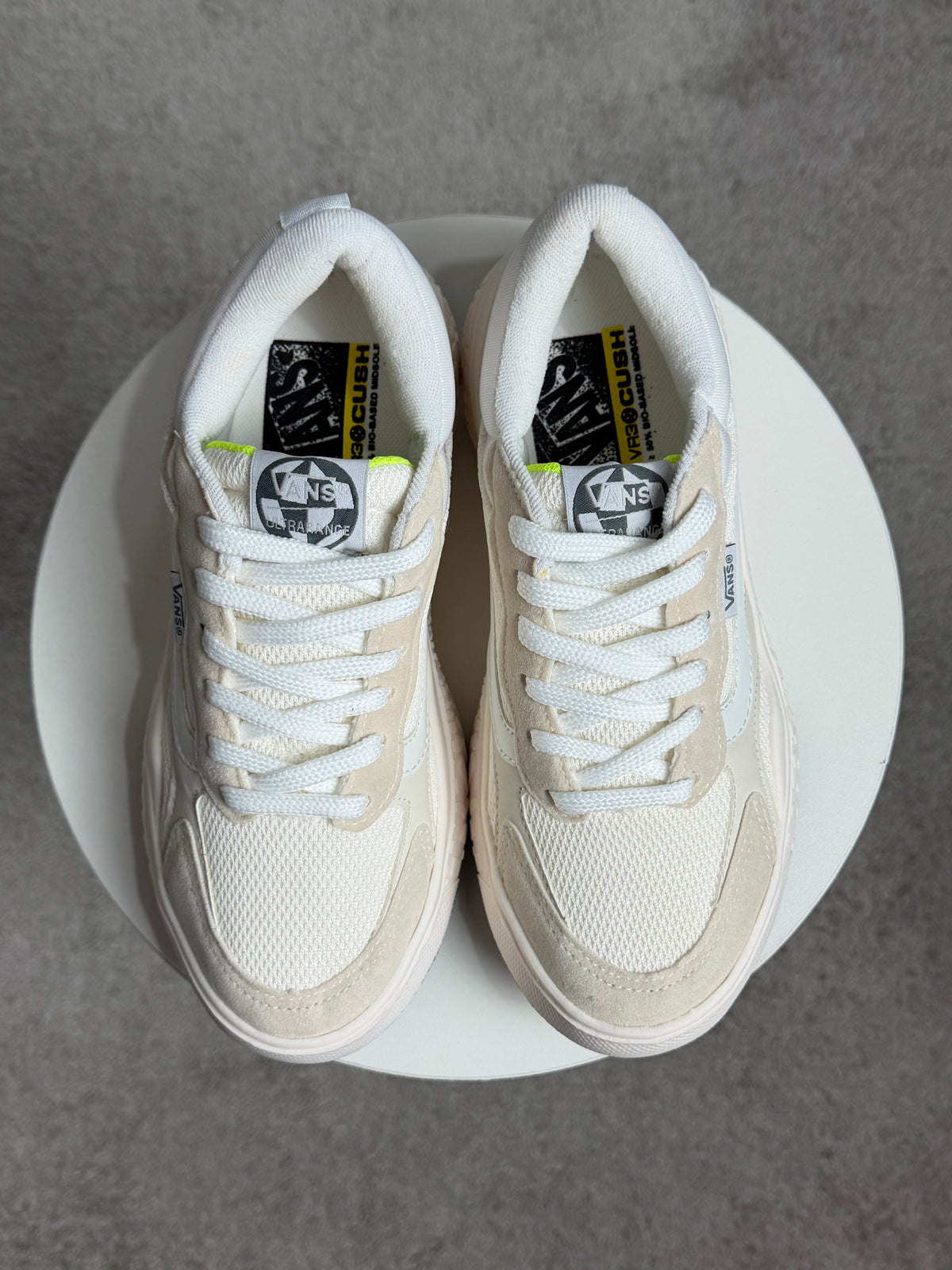 Tênis Ultrarange Neo Branco e Off