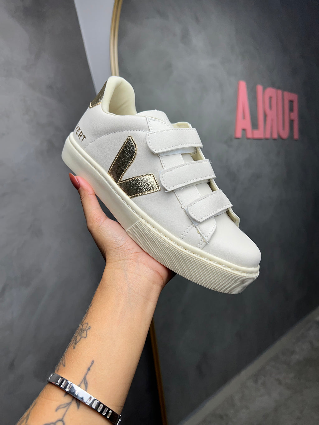 Tênis V Velcro Off Gold - Couro Eco