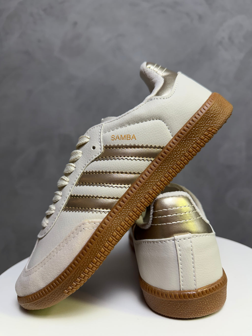 Tênis SMB - Off e Dourado - Couro Eco