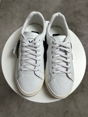 Tênis V - Branco e Preto - Couro legítimo