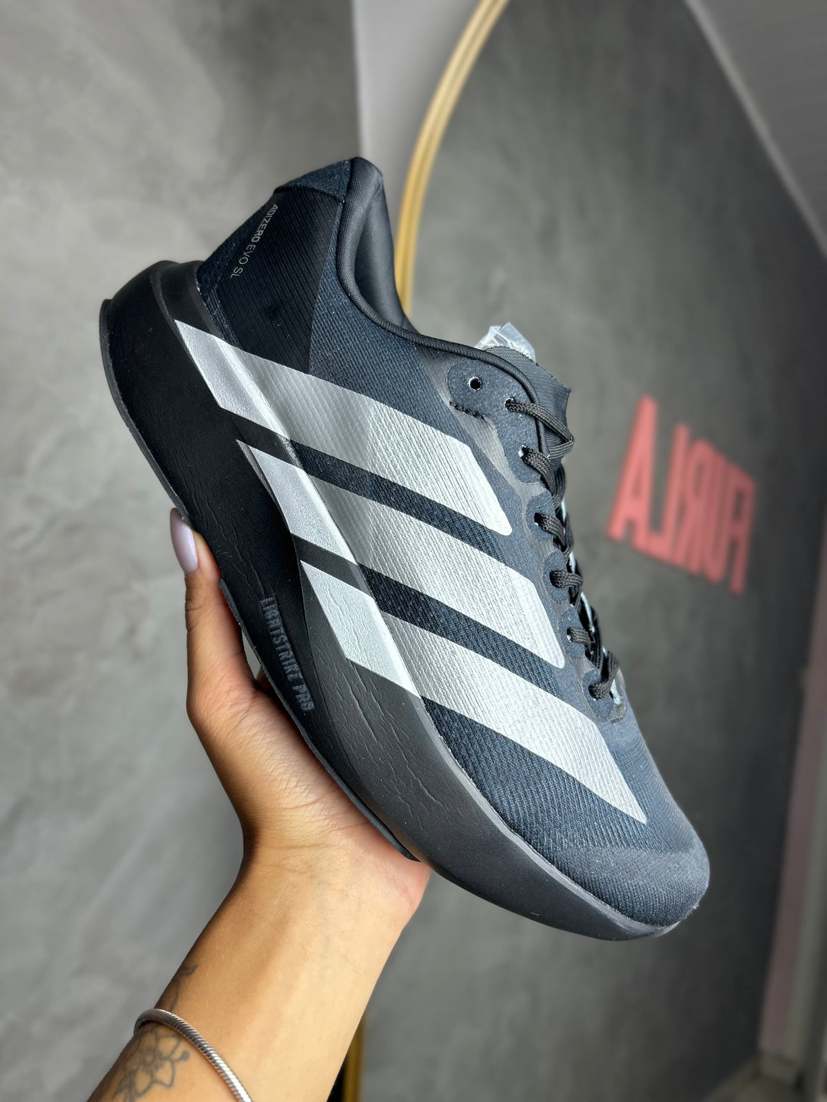 Tênis Adizero Evo - Preto e Prata