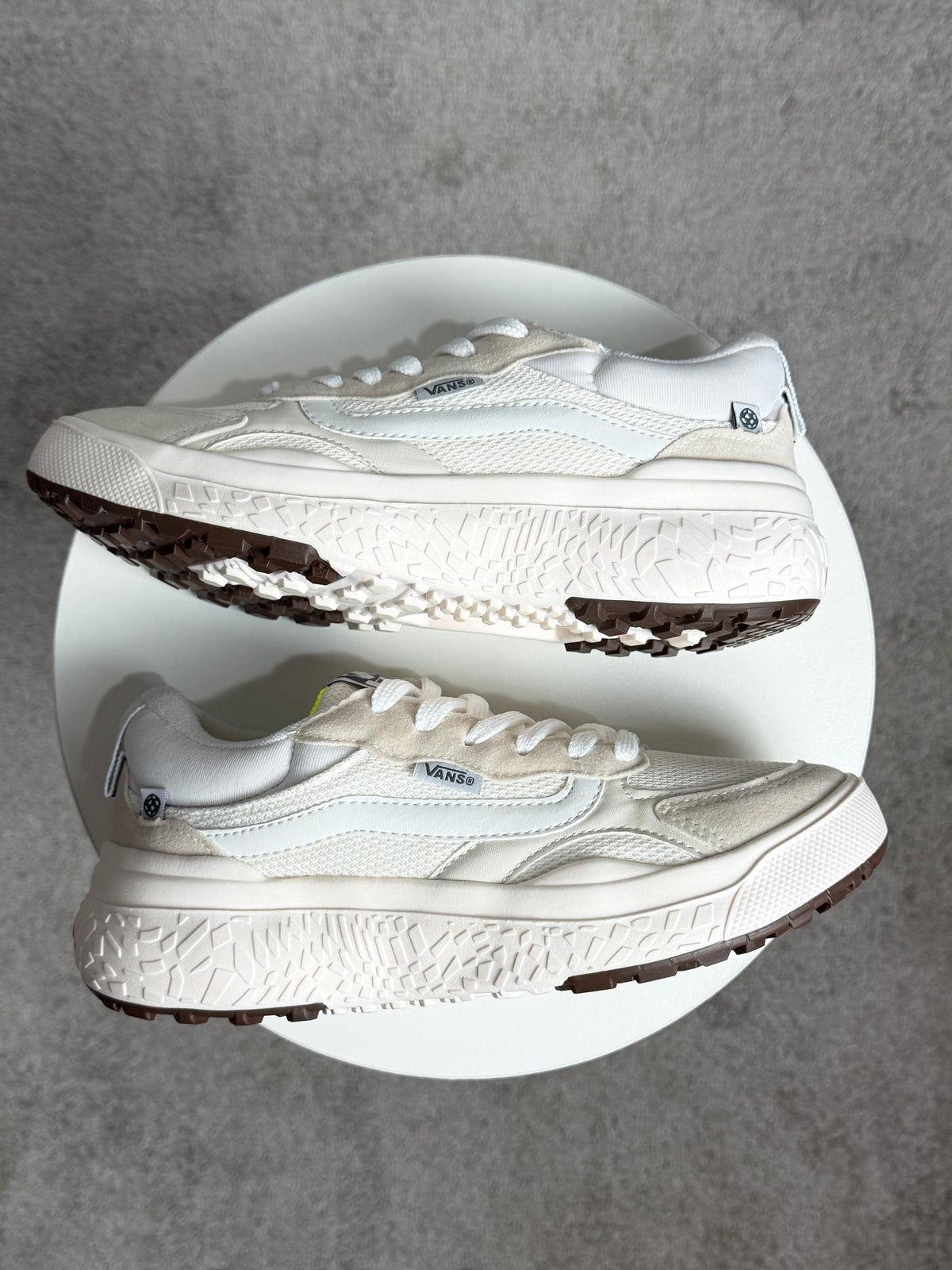 Tênis Ultrarange Neo Branco e Off