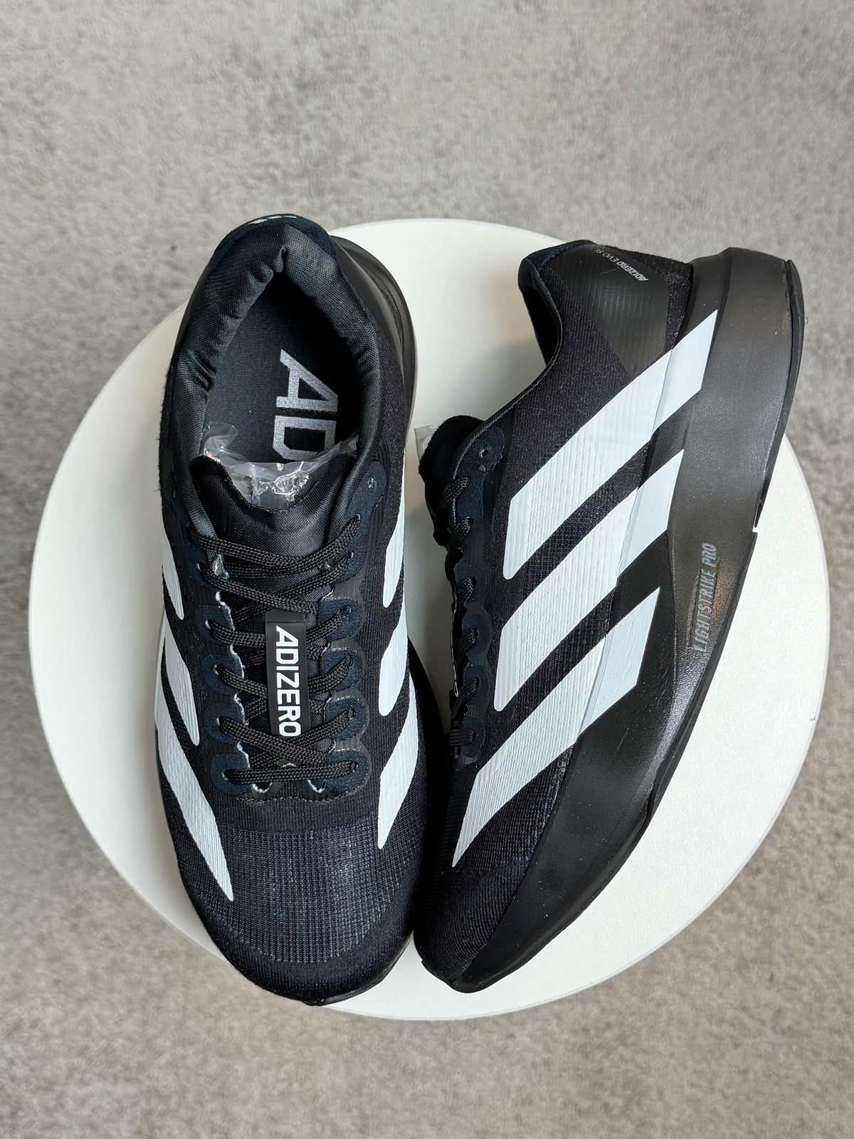 Tênis Adizero Evo - Preto e Branco
