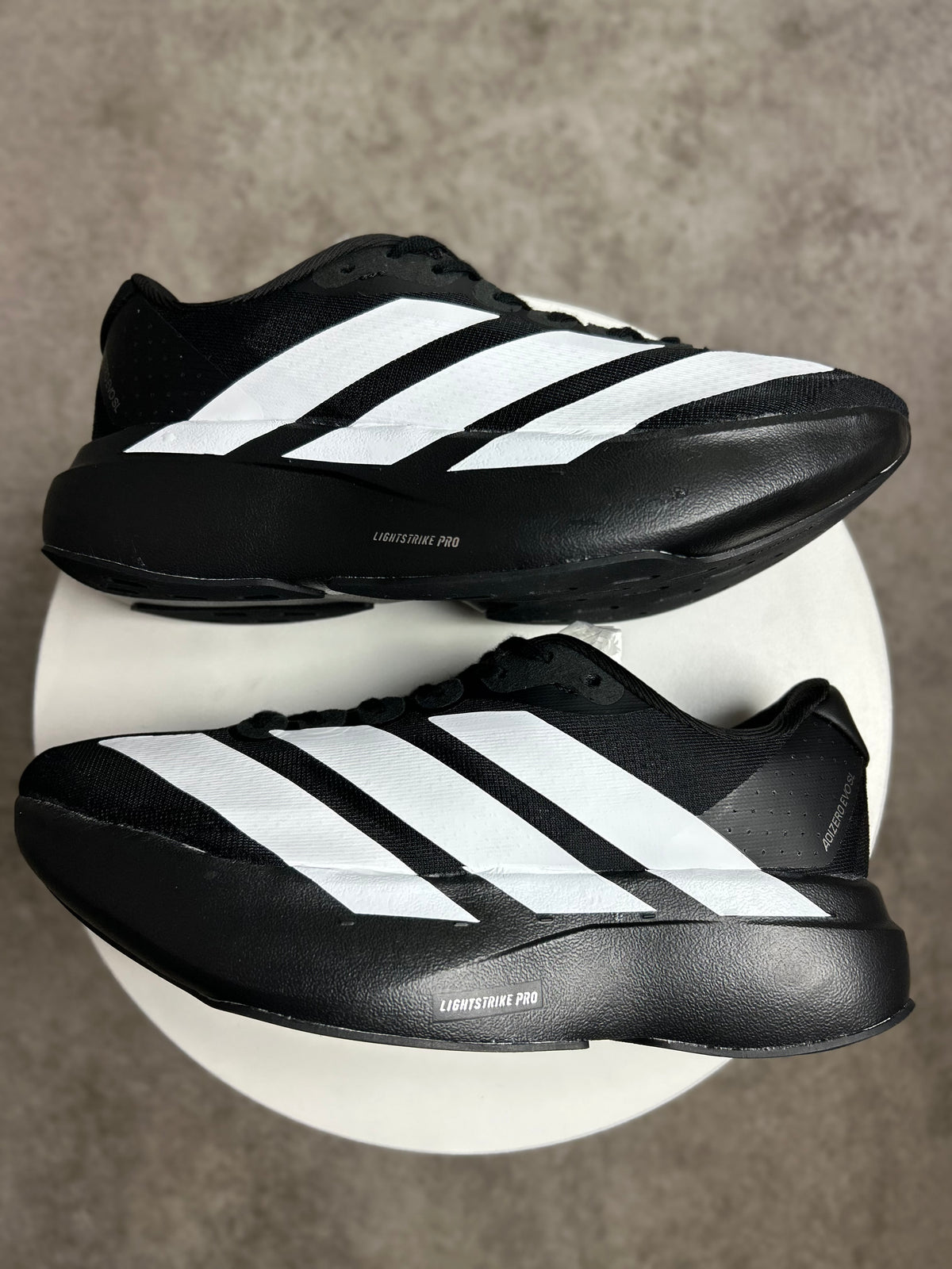 Tênis Adizero Evo - Preto e Branco