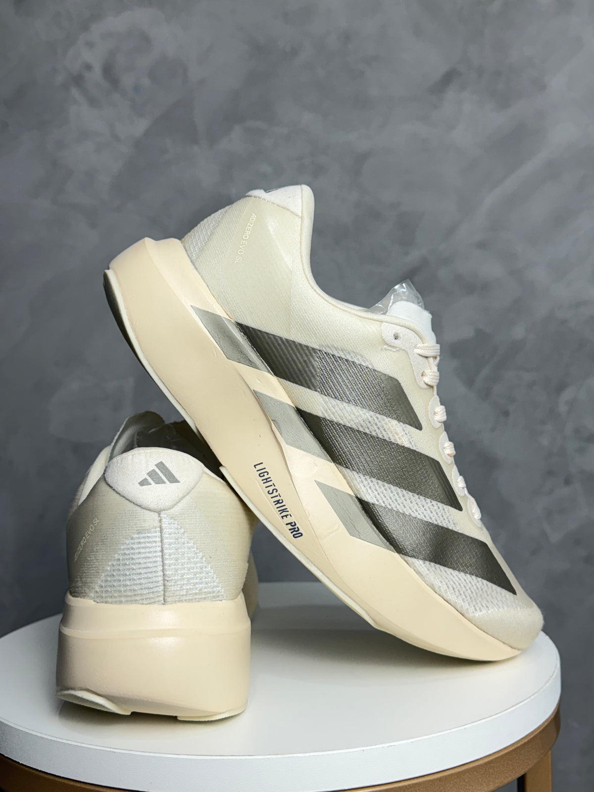 Tênis Adizero off e Prata