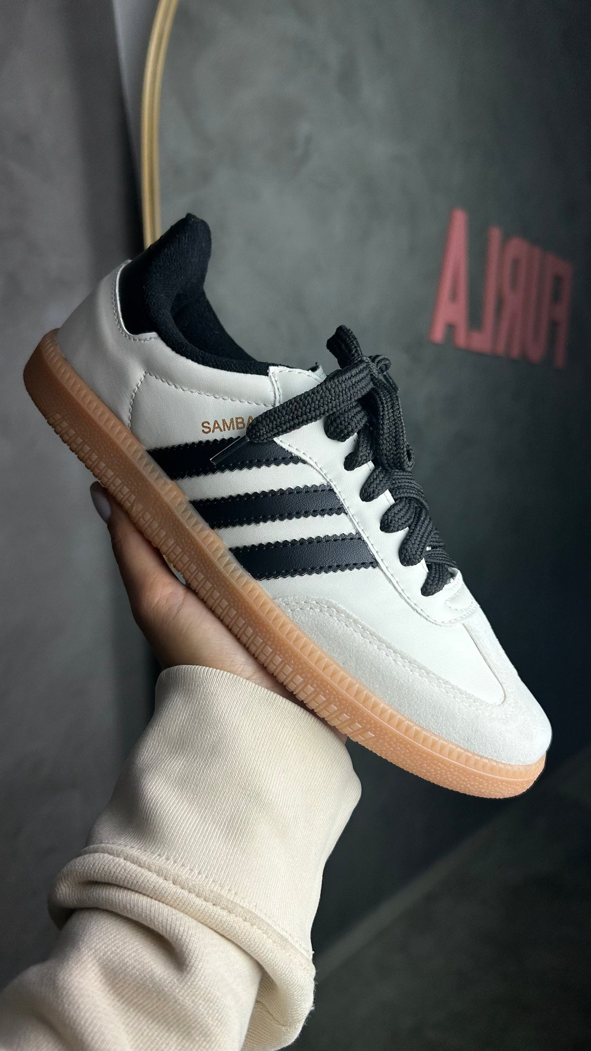 Tênis SMB- Off white e Preto- Couro Eco