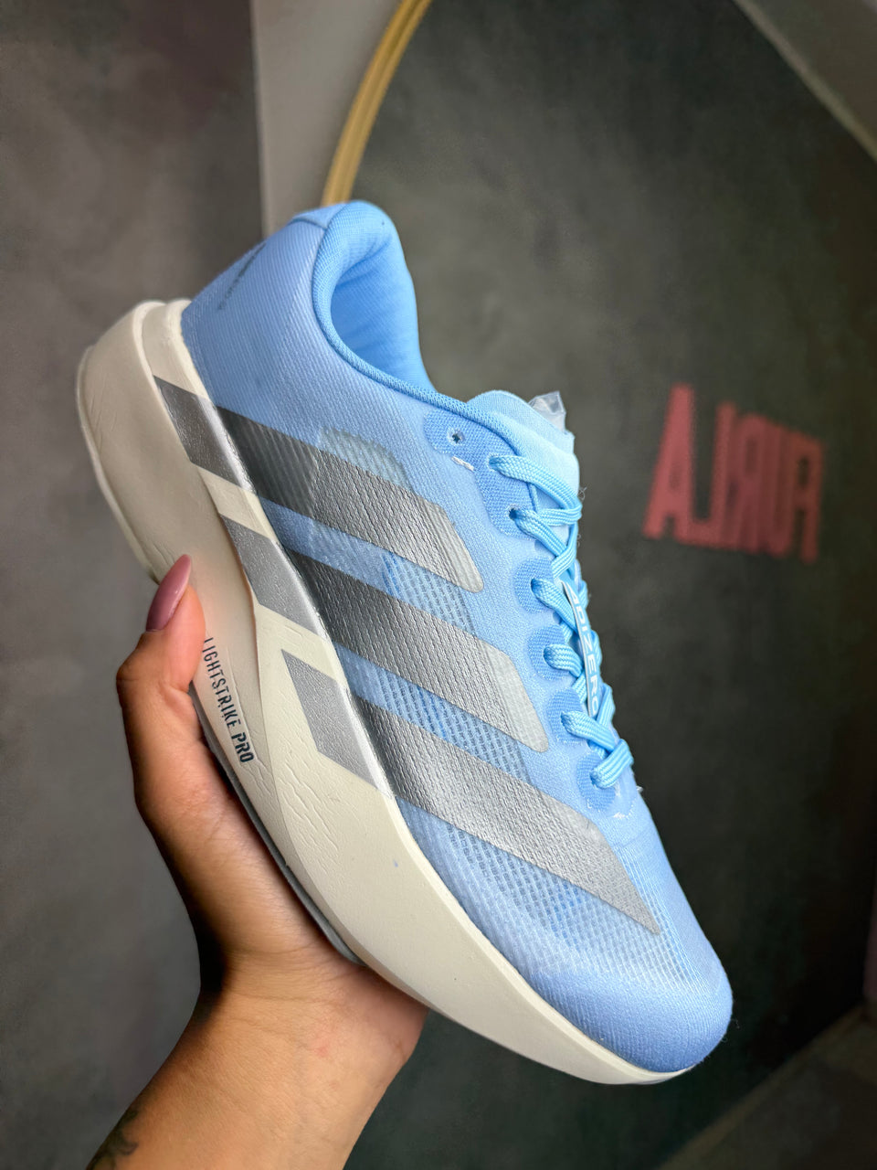 Tênis Adizero Azul e Prata