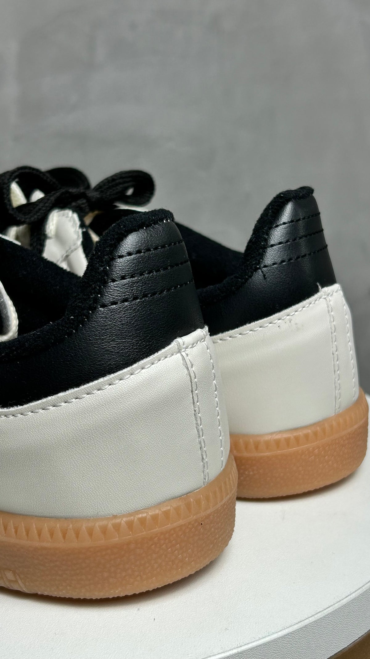 Tênis SMB- Off white e Preto- Couro Eco