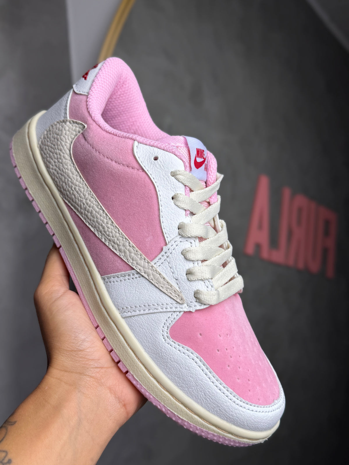 Tênis Air Travis - Creme com Rosa
