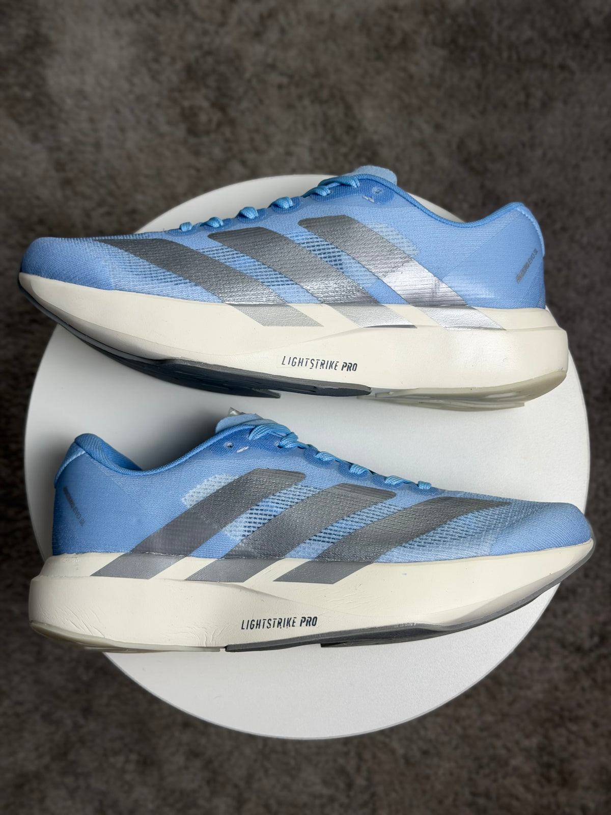 Tênis Adizero Azul e Prata