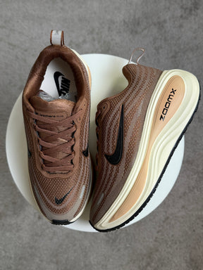 Tênis Nk Zoom x - Marrom