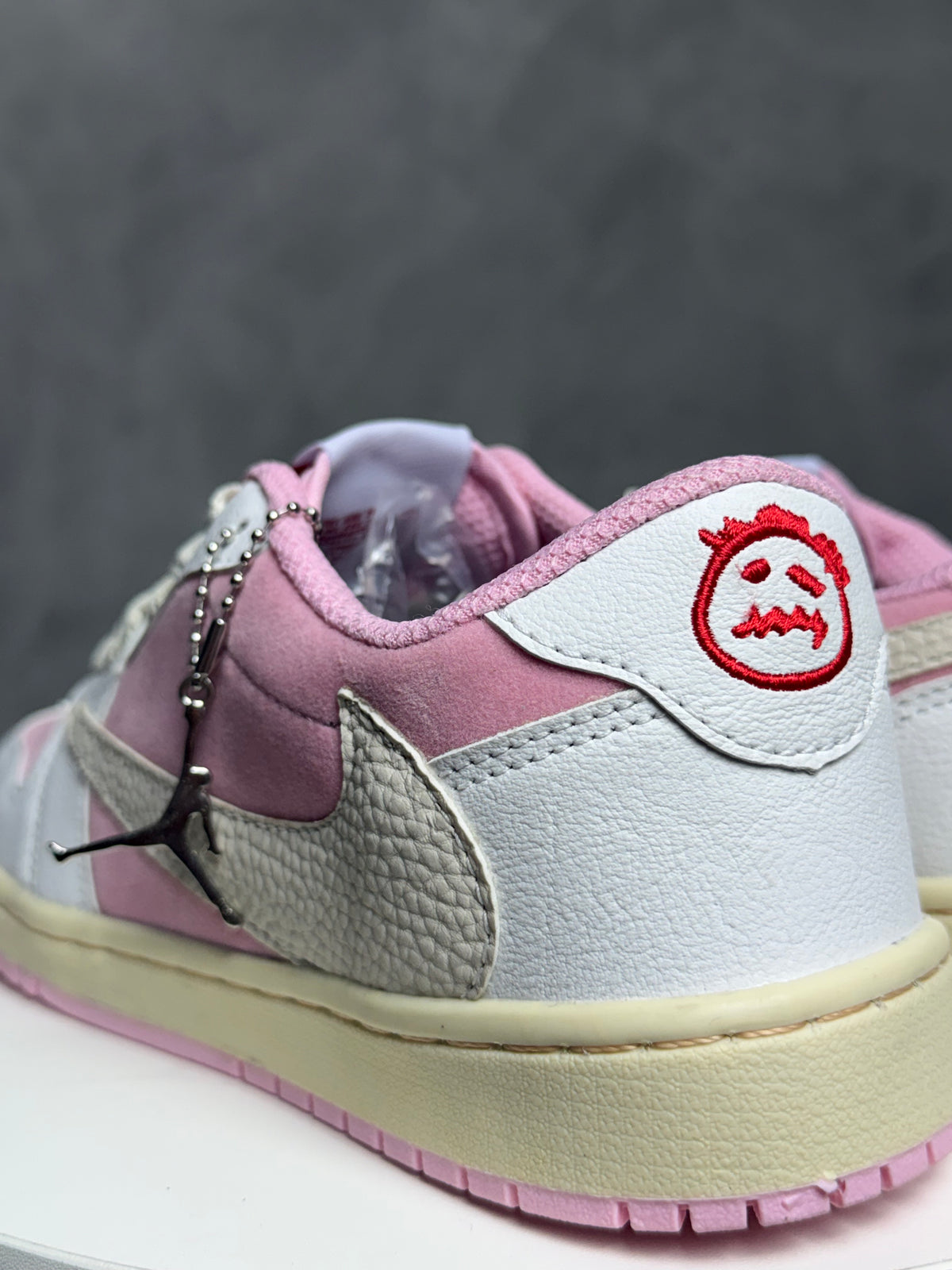 Tênis Air Travis - Creme com Rosa