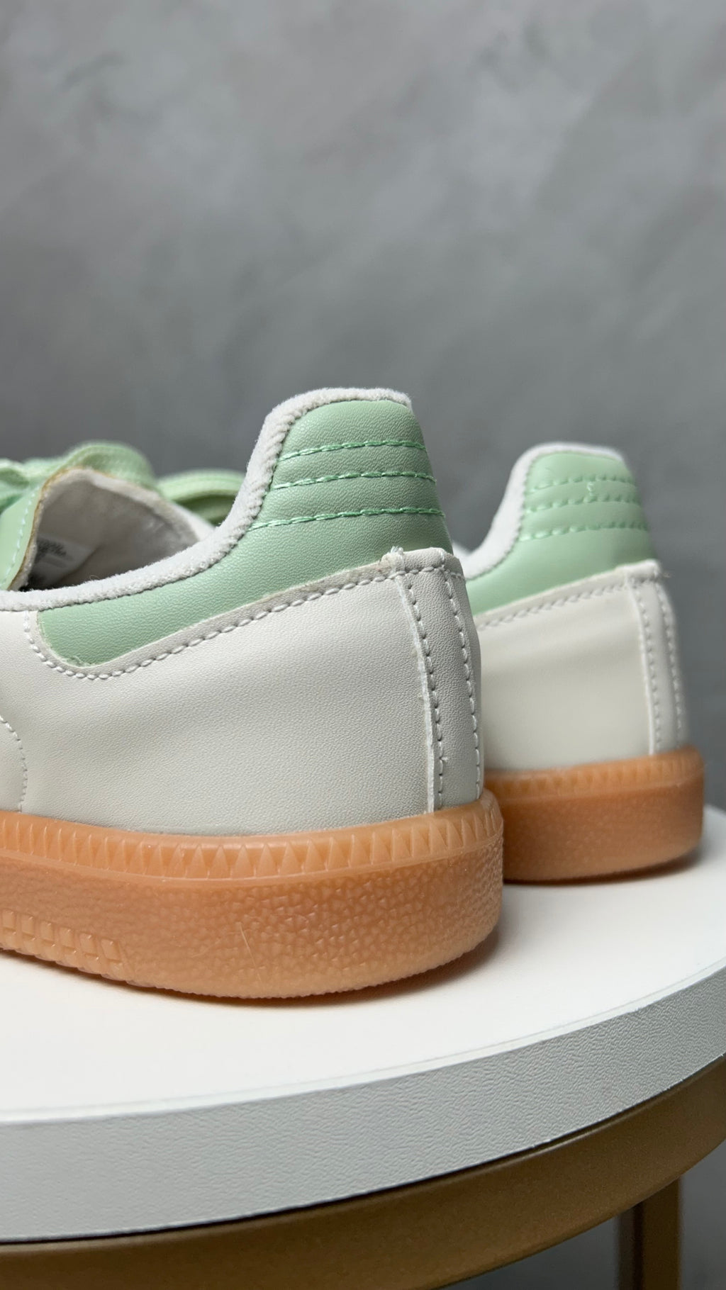 Tênis SMB - Off white e Verde- Couro Eco