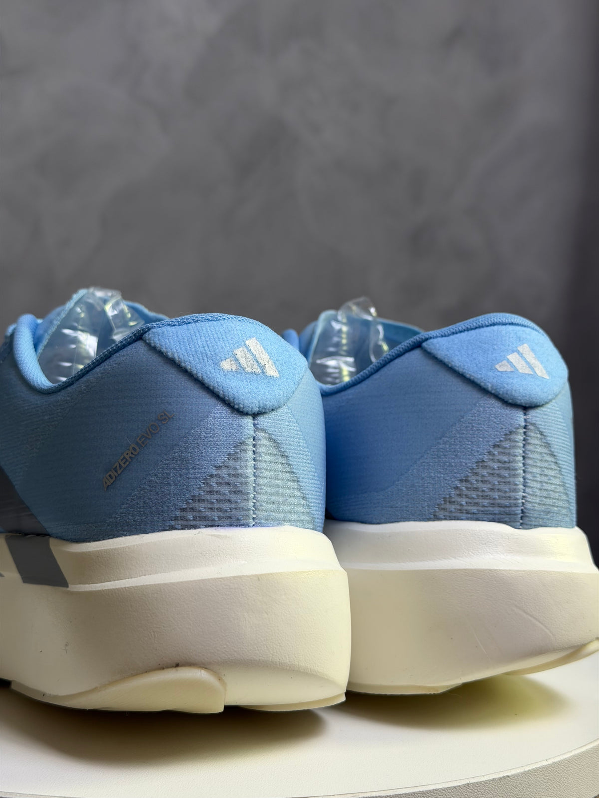 Tênis Adizero Azul e Prata